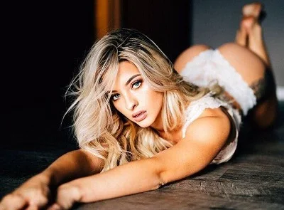 20 THE SEXY PHOTOS OF CANADIAN ASHLEY RESCH TATTOO