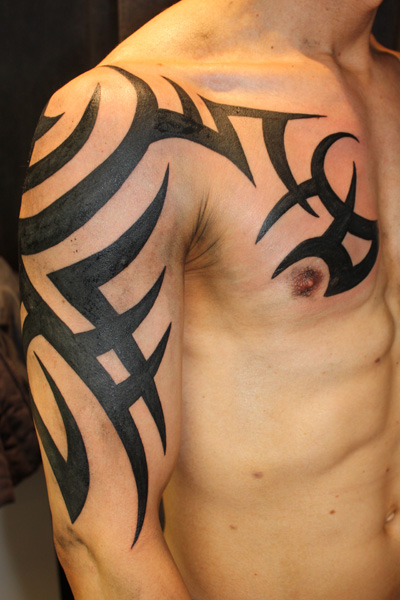 Petto tatuaggio tribale tatuaggi tattoo tribali 