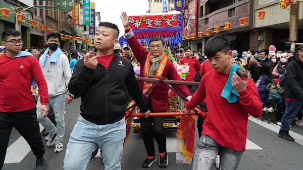 ▲鹿港鎮長許志宏表示，鹿港已成為全台觀光重鎮，連續兩年觀光人潮居冠，透過活動讓遊客感受濃厚年節氛圍，也邀請民眾於元宵節前往頂番婆參與「頂番鬧元宵」，持續體驗鹿港的傳統文化魅力。（記者林明佑翻攝）