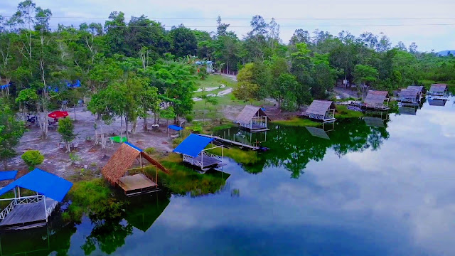 Foto Tempat bersantai di Danau Belibis Tayan Sanggau