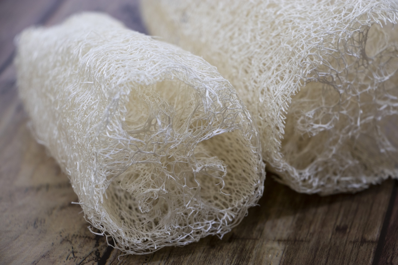 Now that the Luffa sponge is prepared and cleaned, it's ready for further processing. Depending on your desired end product, you can cut the Luffa into smaller sections, remove any remaining seeds, or shape it into different forms. The possibilities are endless!