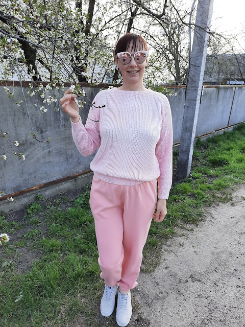 https://femmeluxefinery.co.uk/products/light-pink-cuffed-joggers-lizzie