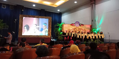 Acara Wisuda di Kampus UMBY