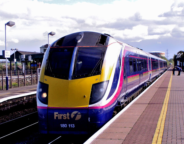 photo of diesel multiple unit uk passenger train class 180113 in colourful first group livery at uk railway station didcot 2005