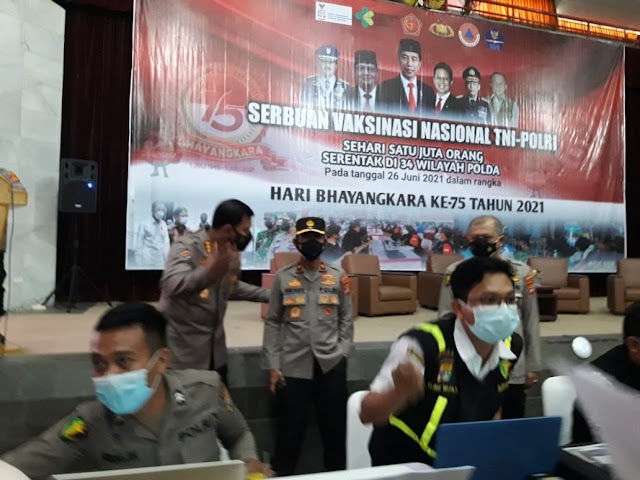 Serbuan Vaksinasi Nasional TNI-Polri Serentak di Lampung Lampaui Target