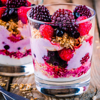 BERRY YOGURT PARFAIT Recipe