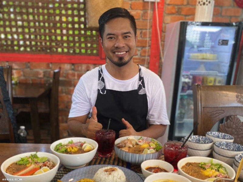 Makan Tujuh Jenis Laksa di MakLang by Ilham Ceramic, Langkawi!