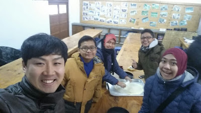 Our Guests With Handsome Guide Andy (KOREA E TOUR)