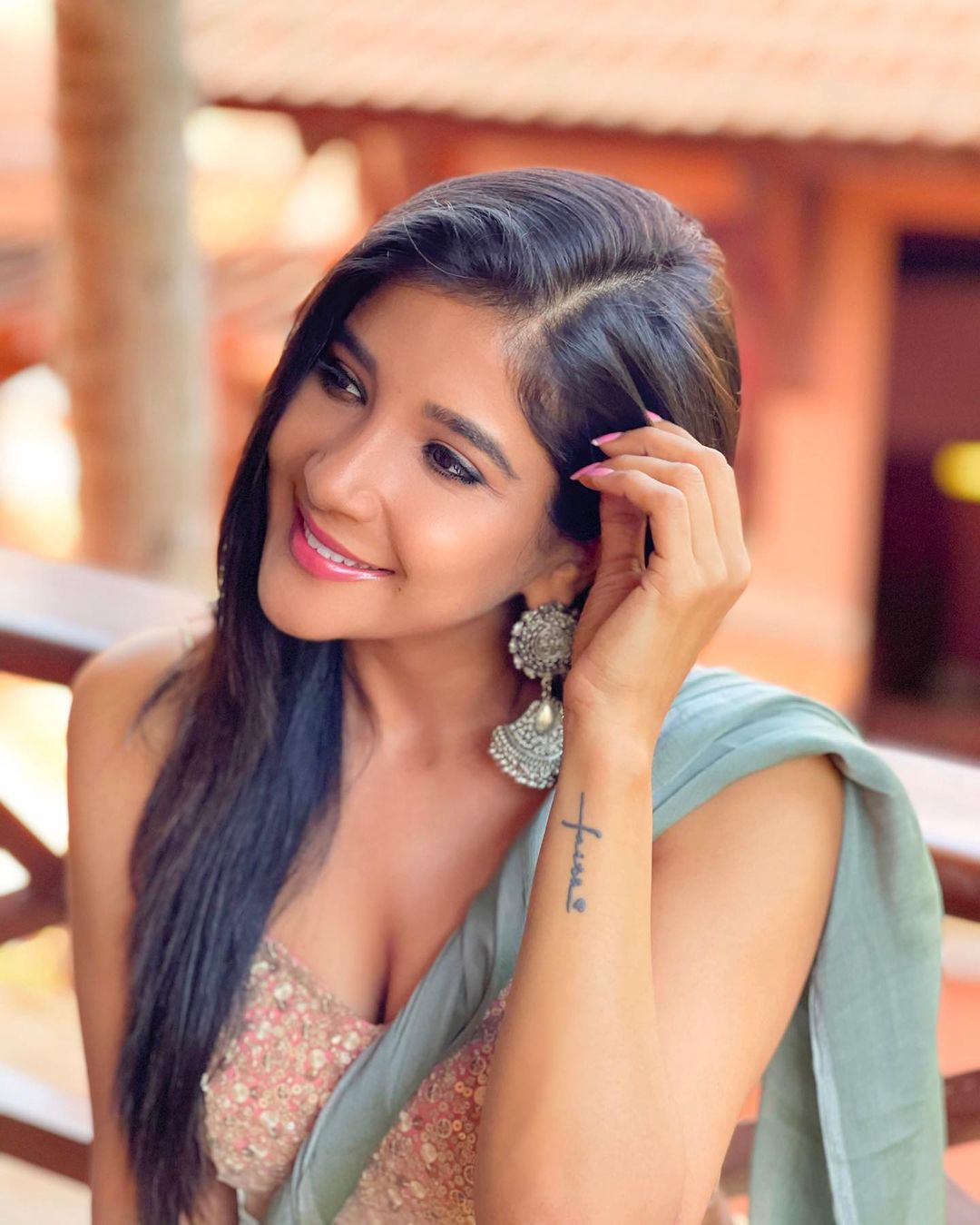 Actress Sakshi Agarwal Latest Hot Photos in Saree