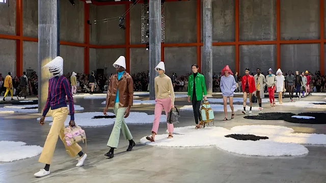 트와이스 사나 • 엑소 카이 • 이도현…프라다(PRADA) 패션쇼 빛내