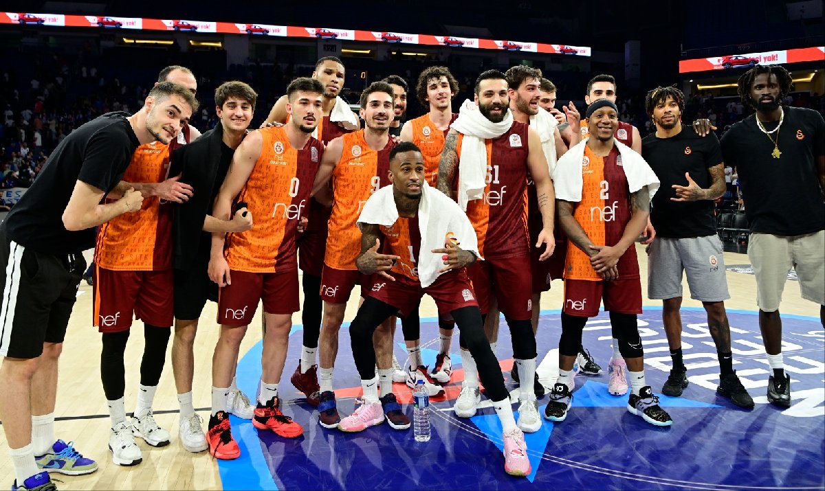 Galatasaray NEF yarı finale farklı başladı! 