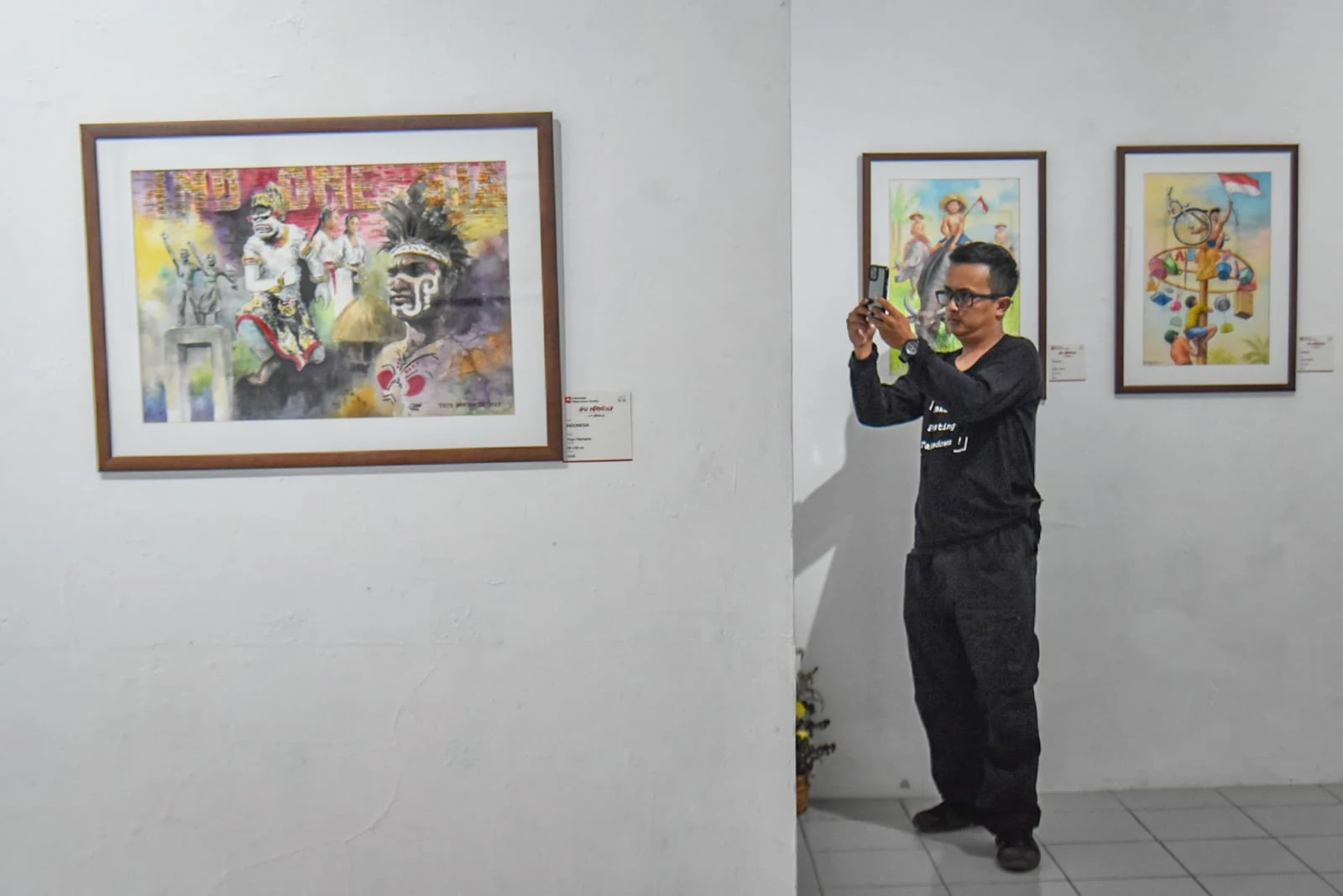 Pameran Cat Air IWS Angkat Isu Politik Identitas dan Keberagaman Budaya di Indonesia