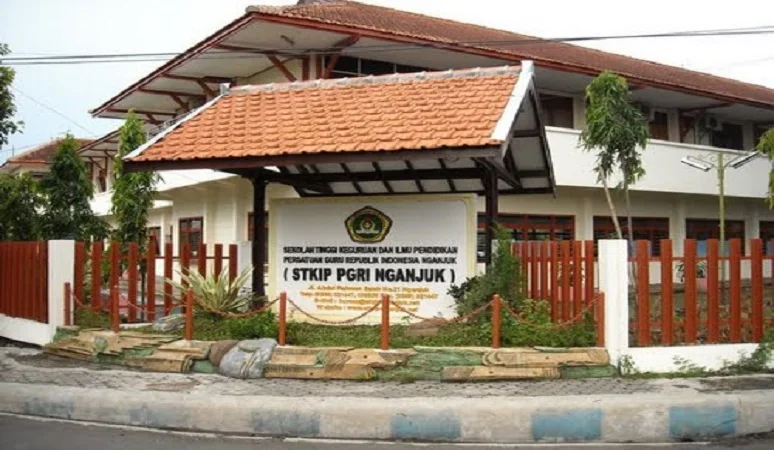 PENERIMAAN MAHASISWA BARU (STKIP PGRI NGANJUK) SEKOLAH TINGGI KEGURUAN ILMU PENDIDIKAN PGRI NGANJUK