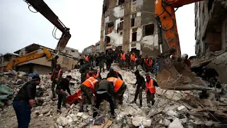 The death toll from the earthquake in Syria has risen to 783 The death toll across Syria (regime and opposition areas) has risen to 783 dead and 2,284 injured, as a result of the earthquake that occurred at dawn on Monday and its epicenter was southern Turkey. While the Civil Defense (White Helmets) indicated that the number is likely to rise due to the presence of hundreds of families under the rubble.  The death toll across Syria (regime and opposition areas) has reached 783 dead and 2,284 injured, as a result of the earthquake that occurred at dawn on Monday, with its center in southern Turkey.  The Syrian Ministry of Health announced that the death toll has risen to 403 dead and 1,284 injured, most of them in Latakia, Aleppo, Hama and Tartous.  For its part, the Syrian Civil Defense (White Helmets) reported that the number of victims in northwestern Syria (outside the control of the regime) has reached 380, while the number of injured has reached more than 1,000.  The civil defense indicated that the number is likely to rise due to the presence of hundreds of families under the rubble, amid great difficulties to extricate them and the need for heavy rescue equipment.  Villages and cities in Aleppo, Idlib, Latakia and Hama were damaged by the earthquake.  AFP correspondents indicated that rescuers were working to pull out civilians trapped under the rubble in several areas near the Turkish border, including in Azaz and Al-Bab.  In Turkey, the Emergency and Disaster Management Department said that a 7.7-magnitude earthquake hit the Bazarjik district of Kahramanmaraş province, southern Turkey, at dawn, at a depth of 7 kilometers.  In the latest death toll from the earthquake in Turkey, the head of the Disaster and Emergency Management Department announced that the death toll from the earthquakes in the south of the country has risen to 1,121, while more than 9,000 search and rescue personnel continue to work with the arrival of new relief teams.  The toll remains likely to rise, as hundreds of families are still under the rubble of buildings destroyed by the earthquake.     The Syrian Coalition calls for relief for the earthquake victims, and an organization declares Idlib a disaster area  The Syrian Coalition called on the international community and international humanitarian organizations to intervene urgently to provide relief to the population in the Syrian cities and towns, which were hit by a devastating earthquake at dawn on Monday, while the Syrian Civil Defense (White Helmets) declared the northwest of the country a "disaster area".  The National Coalition for Syrian Revolutionary and Opposition Forces called on the international community and international humanitarian organizations to intervene urgently to provide relief to the population in the Syrian cities and towns, which were hit by a devastating earthquake at dawn on Monday.  "The damage caused by the devastating earthquake is huge and severe, affecting hundreds of residential buildings, killing and injuring hundreds," a statement by the coalition said on Monday.  He added, "The damage and the large number of destroyed buildings have been exacerbated by the long bombing that cities and neighborhoods were subjected to during the previous years by the regime and its allies, especially in Aleppo and its countryside."  The statement indicated that "the effects of the earthquake were concentrated in northern Syria, and extended to the coast and the center of the country in Hama and Homs, and aftershocks reached the capital, Damascus."  He added, "Since the early hours of the morning, the National Coalition directed the immediate action of the coalition agencies, the interim government, the army, and the police, to work continuously and help our afflicted people, and stand with the civil defense to save the stranded and remove the rubble."  The National Coalition also appealed to the international community and international organizations, "for an immediate emergency intervention to mitigate the effects of the devastating earthquake in the villages and towns of northern Syria, through many direct contacts."  "Disaster area"  For its part, the Syrian Civil Defense (White Helmets) declared the northwest of the country a "disaster area", after the devastating earthquake that struck Turkey and Syria at dawn on Monday.  The organization operating in northern Syria stated in a statement, "The situation is catastrophic in the region, in light of the collapse of buildings and sharp cracks, hundreds of injuries and trapped people, and dozens of deaths."  It also pointed to the "lack of facilities and services, the lack of shelters and safe gathering points, and the stormy and snowy weather conditions."  The organization called on all international humanitarian organizations to intervene quickly to provide relief to the afflicted and meet their needs. It also called on the international community to assume its responsibilities in the face of this catastrophic disaster and to take emergency measures to prevent the situation from worsening.   The organization also called on all local authorities, civil forces, and humanitarian, health, and relief organizations operating in Syria to mobilize their cadres and share work according to the system of parity and geographical distribution, in order to cover the necessary needs of all as possible.  It called on the international community to put pressure on the Syrian regime and its allies to ensure that no bombing occurs in the areas affected by the earthquake.  A 7.4-magnitude earthquake hit Turkey and Syria at dawn, leaving huge losses of lives and property in the two countries, while Syria announced the death of 237 people and the injury of 639 others.