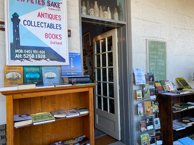 Queenscliff vintage shops books