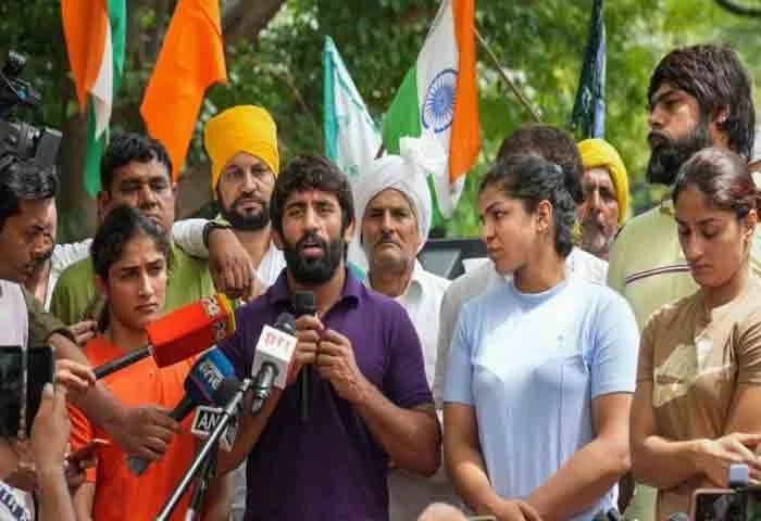 Wrestlers Vinesh Phogat, Sakshi Malik, Bajrang Punia detained ahead of march to Parliament, New Delhi, News, Protest, Trending, Police, Allegation, Protection, Custody, National.