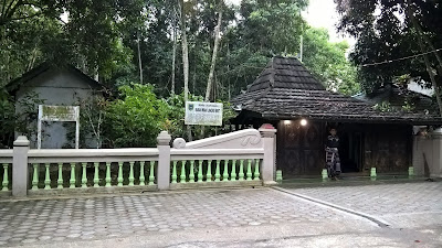 Makam Mbah Lancing Mirit