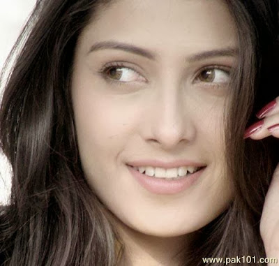 Ayeza Khan HD Wallpapers