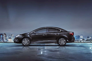 Toyota Avensis 2015 facelift revealed