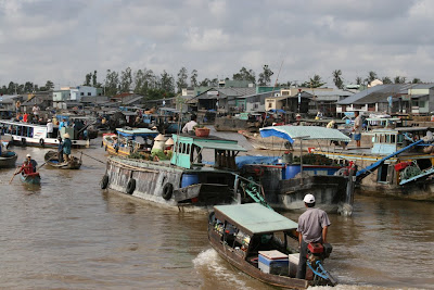 river market in mekong river