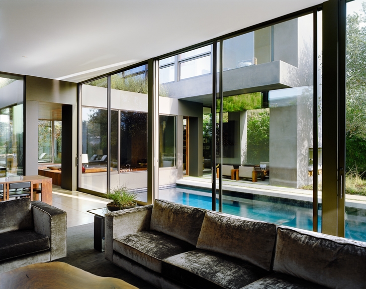 Glass wall of Vienna Way Home by Marmol Radziner