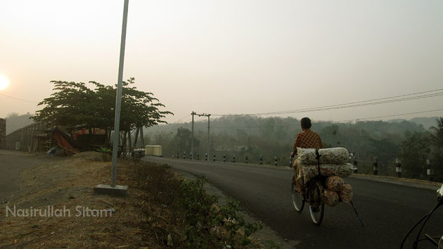 Punggung-punggung pesepeda tua