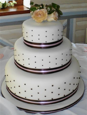 wedding cakes dots decorate