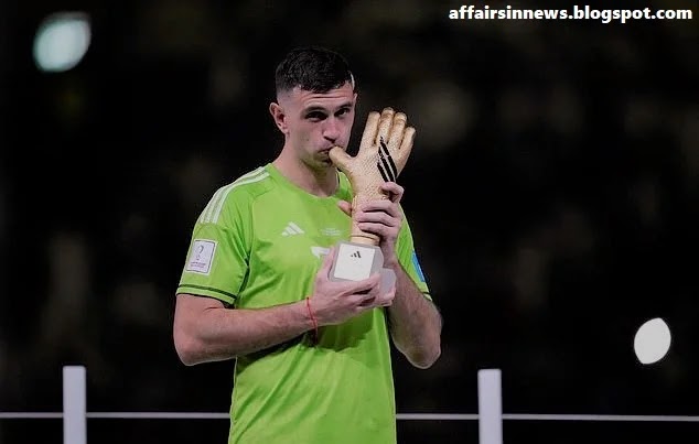 EMILIANO MARTINEZ - THE ARGENTINA FOOTBALL PLAYER - WON THE GOLDEN GLOVE AWARD FOR BEST GOAL KEEPER OF THE TOURNAMENT FIFA 2022