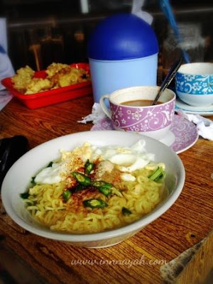 indomi rebus, warung kopi petungkriyono, warung kopi pekalongan, petungkriyono pekalongan, pekalongan, wisata pekalongan, kopi, coffee shop, warkop, kopi arabika, kopi robusta, caffe latte, cappucino, kopi vietnam, espresso, curug bajing, jenis kopi,