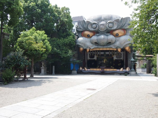 ศาลเจ้านัมบะ ยาซากะ (Namba Yasaka Shrine: 難波八阪神社)