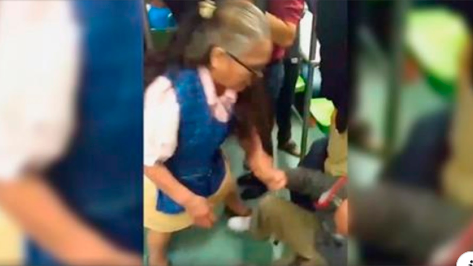 VIDEO: Una mujer de 57 años golpea a hombre por acoso sexual en Línea 3 del Metro CdMx