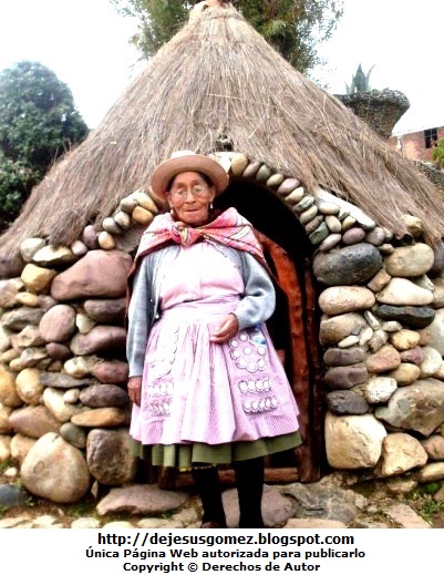 Foto de mujer anciana huancaina en Ingenio Huancayo. Foto de anciana de Jesus Gómez