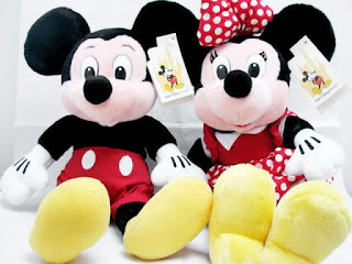Gambar boneka Mickey dan Minnie Mouse berpasangan 10