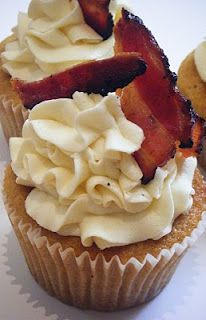 Pancake cupcake with maple buttercream and.... bacon. Need to try this recipe!