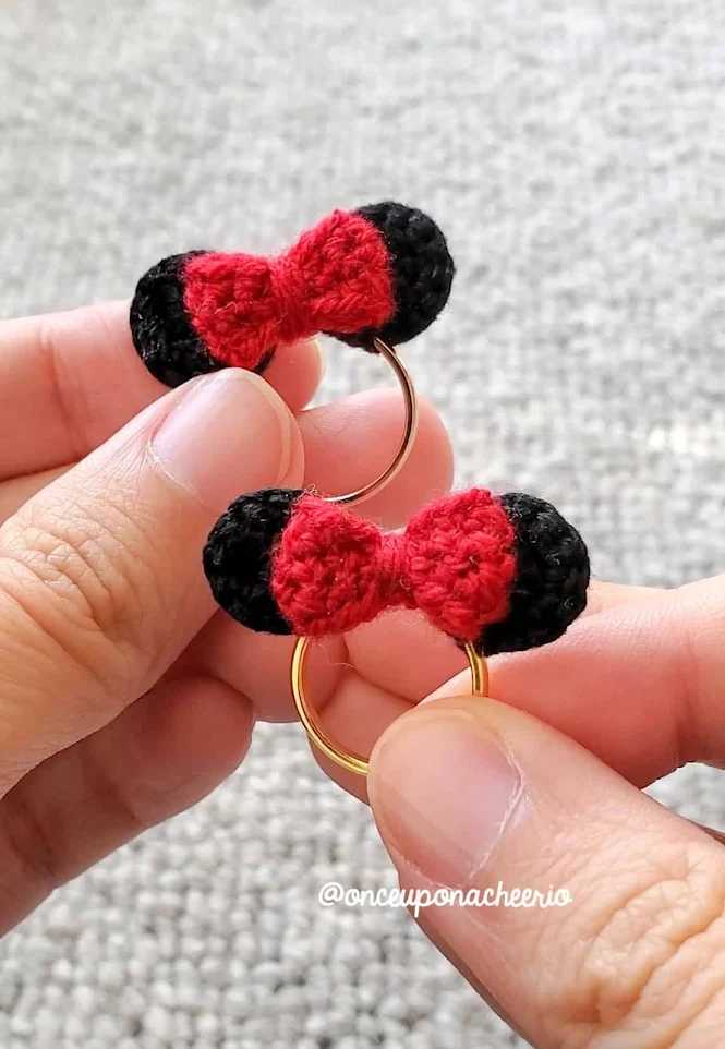 DIY Minnie Mouse Ring Crochet Pattern and Tutorial