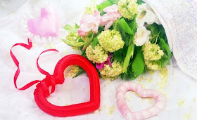 gift-heart-red-pink-leaves-wreath-flowers-hd-wallpapers