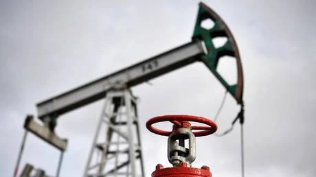 وول ستريت جورنال: السعودية تتهم روسيا بعدم الوفاء بتعهدها بتخفيض إنتاج النفط وتطالب بالالتزام