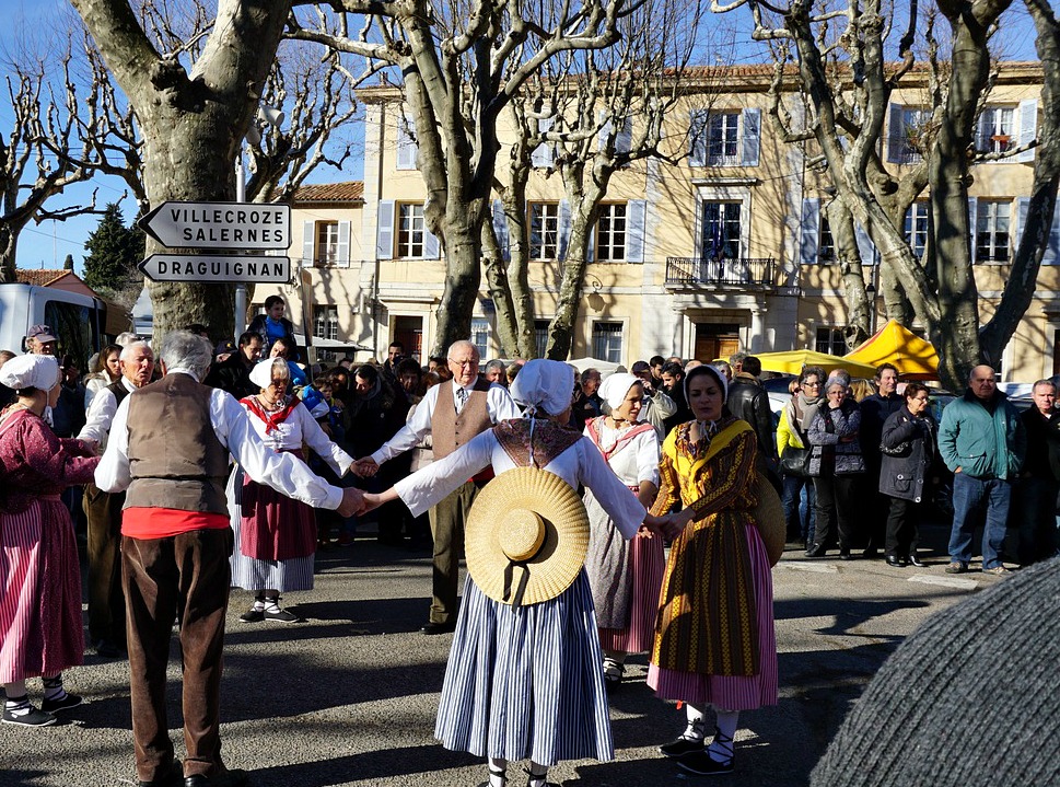 Folklore dance show in Aups