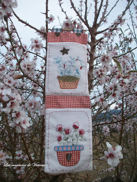 Las creaciones de Victoria.Patchwork.Colgador country