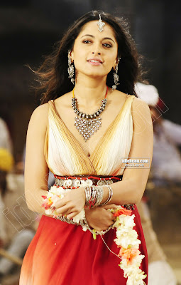 HOT ANUSHKA SHETTY Pics Cute and Lovely Actress Of South India