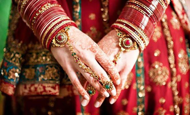 ये देश शादी के लिए निभाते हैं अजीब रिवाज - Weird tradition for marriage