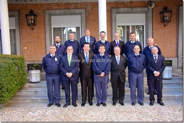 El General Armero, diversos mandos del Ejército del Aire y la representación de la Cofradía