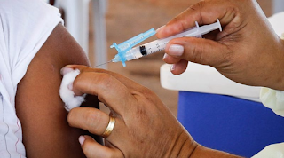 Russas começa a vacinar público de 49 a 46 anos nesta terça. Confira a situação epidemiológica do município