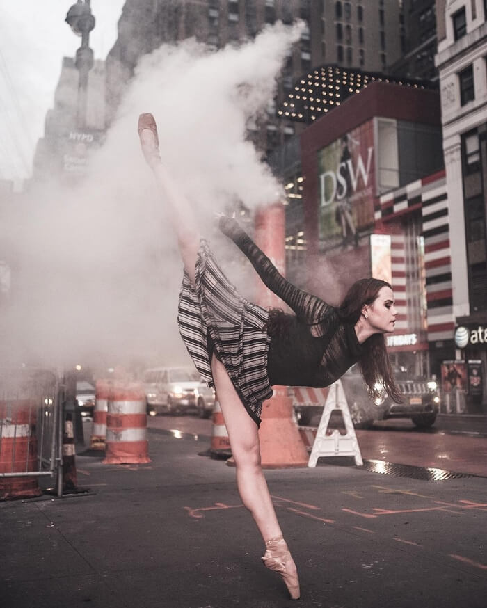 37 Captivating Portraits Of Ballet Dancers Dancing On New York Streets