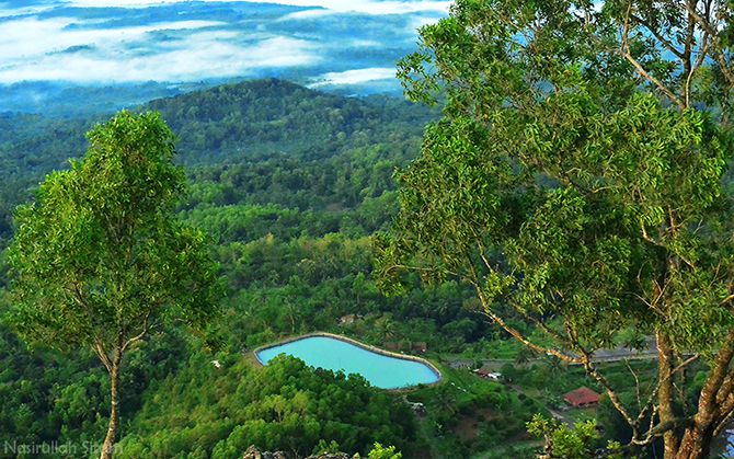  Embung Nglanggeran terlihat dari atas ketinggian Embung Nglanggeran terlihat dari atas ketinggian