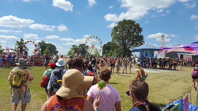 Proposal procession 5 - Bonnaroo Chris 2017