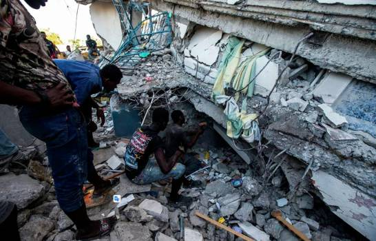 Muertos en Haití suben a 1,297 por el terremoto
