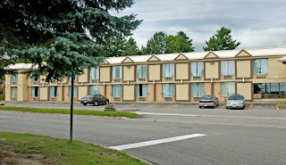 Orillia Hotels - the Econo Lodge on Memorial Avenue