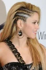 Cantante Shakira con Peinado de trenzas