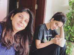 saba qamar sister